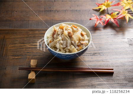 鶏ごぼう炊き込みご飯 118256234