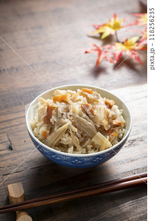 鶏ごぼう炊き込みご飯 鶏ごぼう炊き込みご飯 118256235