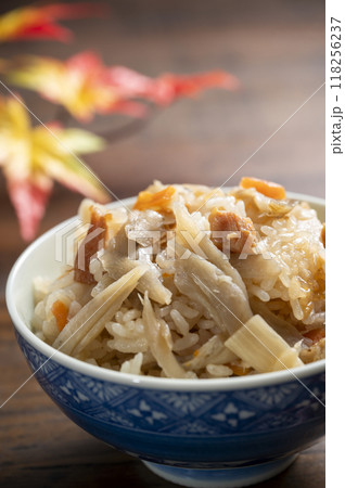 鶏ごぼう炊き込みご飯 118256237
