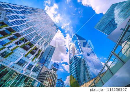 日本の東京都市景 33度…9月だが厳しい暑さ続く…。渋谷の電光掲示板は33度…=11日、12時50分 日本の東京都市景 33度…9月だが厳しい暑さ続く…。渋谷の電光掲示板は33度…=11日、12時50分 118256397