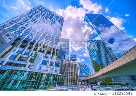 日本の東京都市景 33度…9月だが厳しい暑さ続く…。渋谷の電光掲示板は33度…=11日、12時52分 日本の東京都市景 33度…9月だが厳しい暑さ続く…。渋谷の電光掲示板は33度…=11日、12時52分 118256542