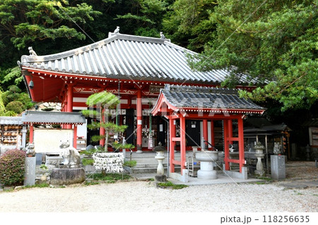 【阿南市　勝負事や願い事の神様「お松大権現」拝殿】 118256635