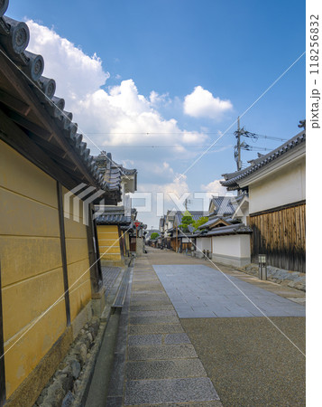 古い街並み 118256832