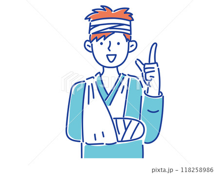 腕を三角巾で吊って、頭に包帯を巻いて笑顔で指差しする若い男性 118258986