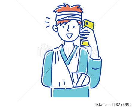 腕を骨折して、頭に包帯を巻いて笑顔で電話する若い男性 腕を骨折して、頭に包帯を巻いて笑顔で電話する若い男性 118258990