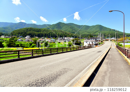 新樋橋/天竜川より伊那新町駅方向を望む(長野県辰野町)【2024.9】 新樋橋/天竜川より伊那新町駅方向を望む(長野県辰野町)【2024.9】 118259012