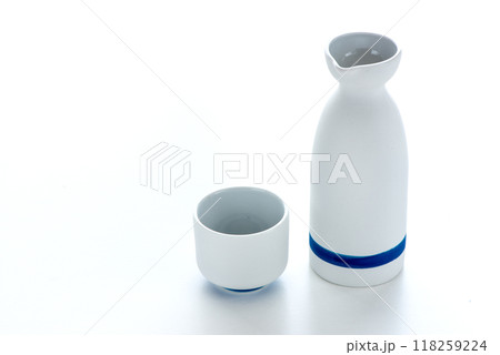 徳利とお猪口 118259224