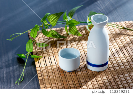 徳利とお猪口 118259251