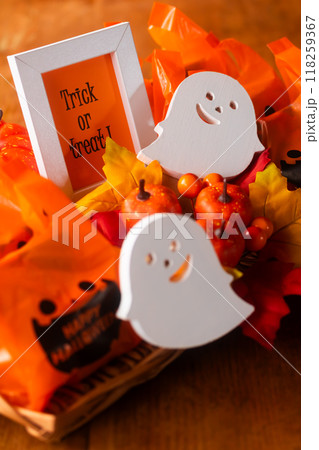 ハロウィン・お菓子をくれなきゃ、いたずらするぞ 118259367