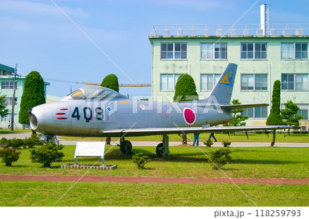 用途廃止展示される航空自衛隊の戦闘機F-86F 118259793