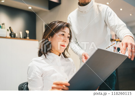 beauty parlor 118260115