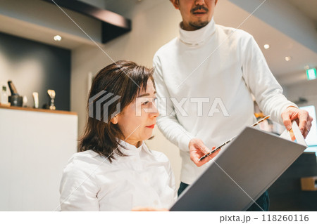 beauty parlor 118260116