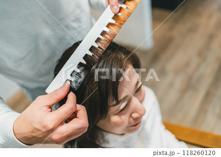 beauty parlor 118260120