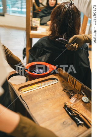 beauty parlor 118260178