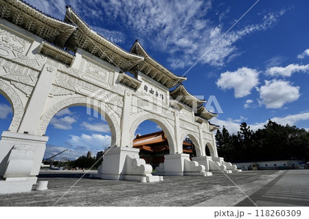 国立中正紀念堂・自由広場牌樓（台湾・台北市） 118260309