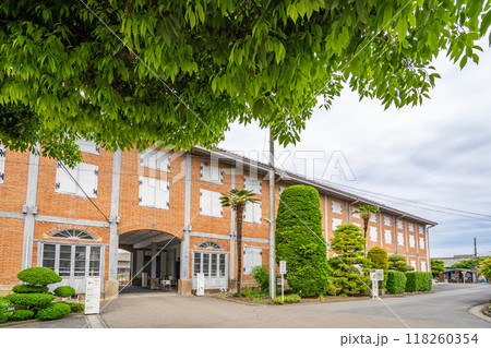 富岡製糸場　140年以上前の建造物群が創業時の姿を残したまま良好な状態で保存されている近代的製糸工場 118260354