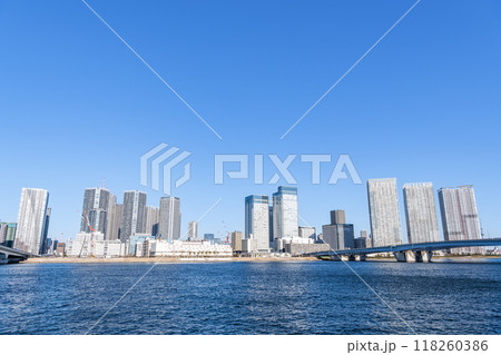 東京都中央区晴海 快晴の晴海の超高層マンション群(タワーマンション)と周辺の街並み 東京都中央区晴海 快晴の晴海の超高層マンション群(タワーマンション)と周辺の街並み 118260386