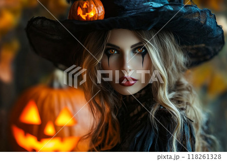 ハロウィンの美しい魔女 118261328