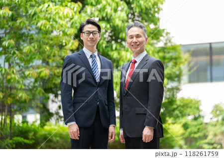 ビジネスマン　ポートレート 118261759