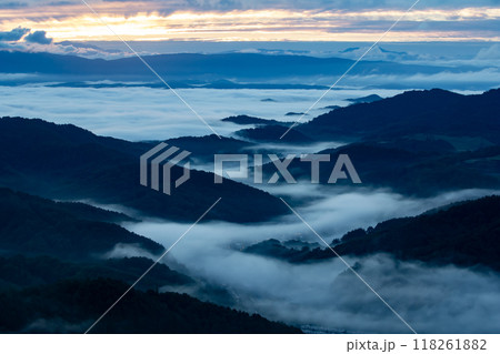 大地を這う雲海 大地を這う雲海 118261882