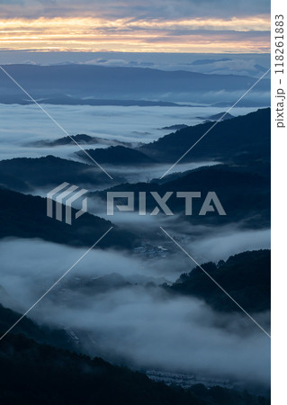 大地を這う雲海 118261883