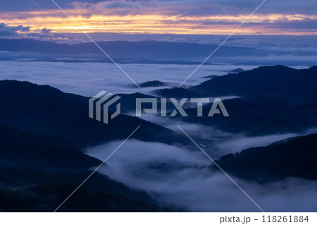 大地を這う雲海 118261884