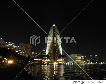 横浜の名所、みなとみらいの夜景 118261924