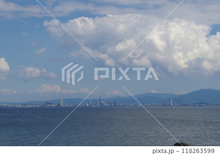 志賀島金印公園より福岡ドームと福岡タワー 118263599