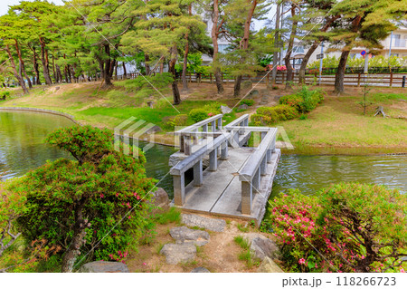 福島県　郡山市　麓山公園（弁天池） 118266723