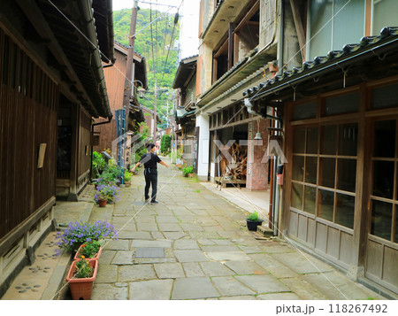 松江市美保関の青石畳通りのノスタルジックな通り 118267492