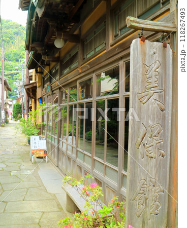松江市美保関の青石畳通りのノスタルジックな通り 松江市美保関の青石畳通りのノスタルジックな通り 118267493