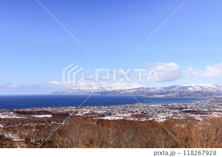 北海道岩内町、観音山にある円山展望台からの眺め【3月】 118267928