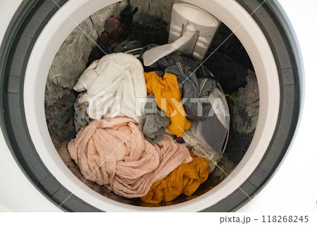 洗濯機の中にある洗濯物 洗濯機の中にある洗濯物 118268245