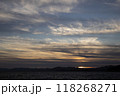 湖に沈む夕日 118268271