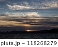 湖に沈む夕日 118268279