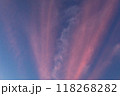ピンク色の雲のある空 118268282
