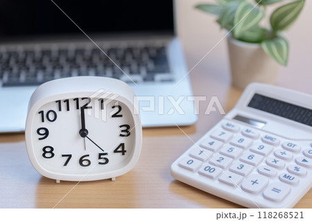 デスクワーク　時間　12時　0時　24時　12：00　0：00　24：00 118268521