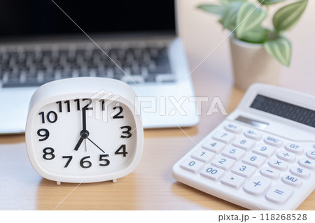 デスクワーク　時間　7時　19時　7：00　19：00　 118268528