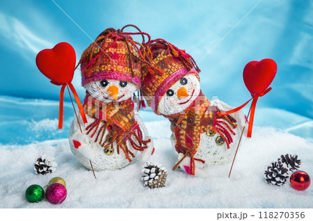 Love snowmen. Snowfall. Love concept. Valentine's Day Greeting card 118270356