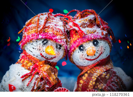 Love snowmen. Snowfall. Love concept. Valentine's Day Greeting card 118270361