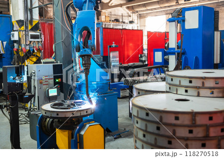 Automatic Industrial welding robot in a modern factory Automatic Industrial welding robot in a modern factory 118270518