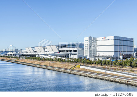 東京都江東区豊洲 様々な水産物を取り扱う快晴の豊洲市場(水産卸売場棟) 東京都江東区豊洲 様々な水産物を取り扱う快晴の豊洲市場(水産卸売場棟) 118270599