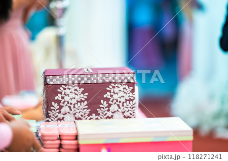 the box of envelope with money into a wedding festive box for gifts to the newlyweds. the box of envelope with money into a wedding festive box for gifts to the newlyweds. 118271241