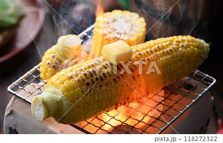 秋の味覚 焼きとうもろこし バター焼き 秋の味覚 焼きとうもろこし バター焼き 118272322