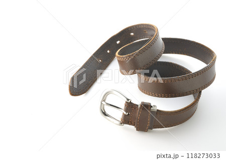 茶色いベルトを白背景で撮影 茶色いベルトを白背景で撮影 118273033