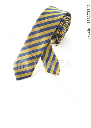 縞模様のネクタイを白背景で撮影 118273541