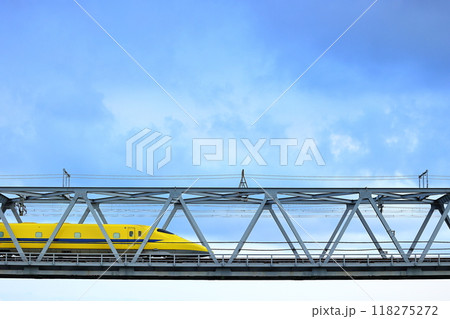 富士川を渡るドクターイエロー T4編成 富士川を渡るドクターイエロー T4編成 118275272