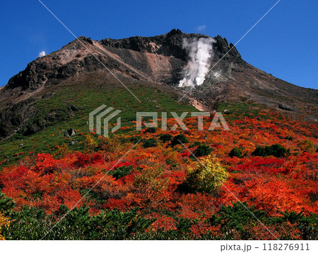 紅葉に染まる活火山･那須茶臼岳 118276911
