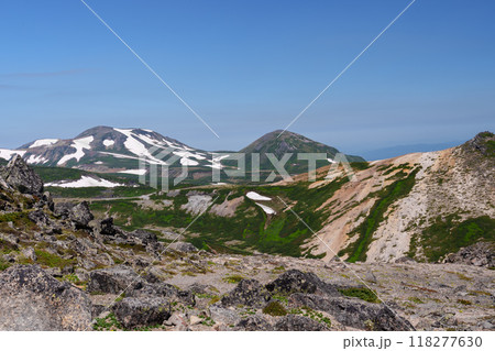 大雪山 赤岳山頂からの残雪残る絶景 北海道登山 大雪山 赤岳山頂からの残雪残る絶景 北海道登山 118277630