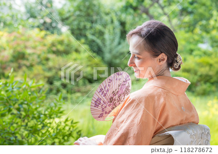 外国人女性　着物　インバウンドイメージ 118278672